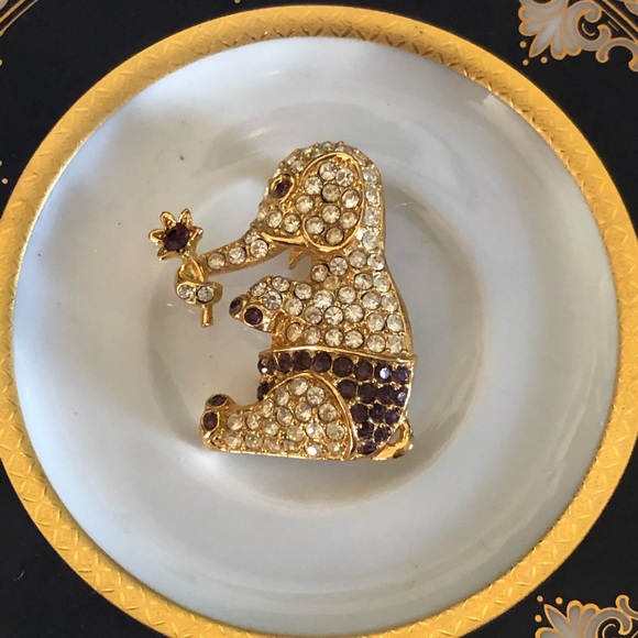 Vintage NAPIER BABY ELEPHANT Brooch ~ BOOK PIECE ✨ - Picture 2 of 8